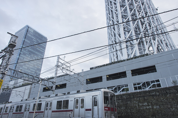 東京スカイツリーと京成電鉄のフリー写真素材