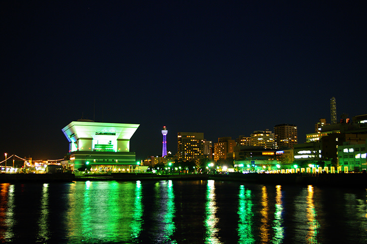 象の鼻パークから見る横浜の夜景のフリー写真素材