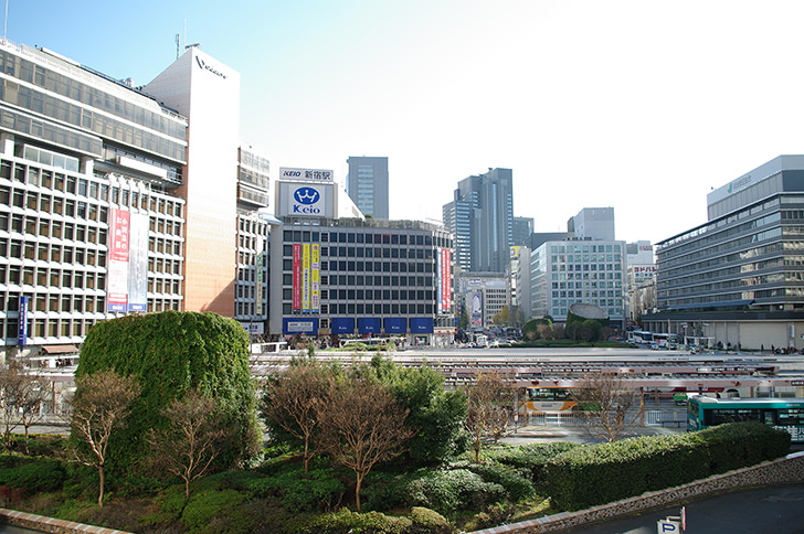 新宿西口付近の商用利用可能なフリー写真素材