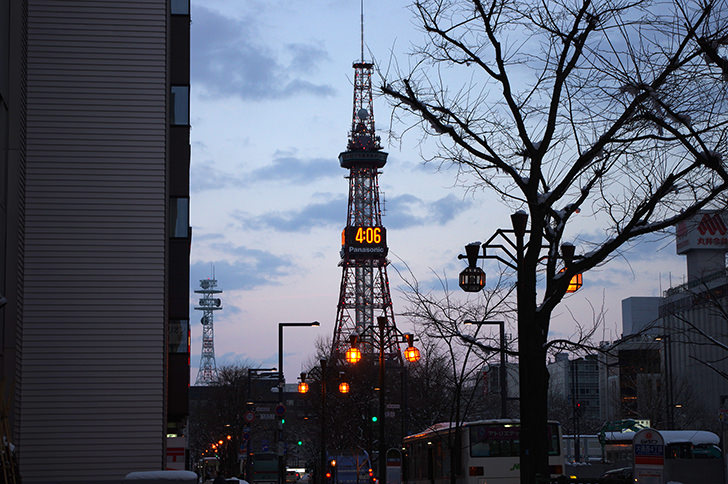 夕方の札幌テレビ塔のフリー写真素材