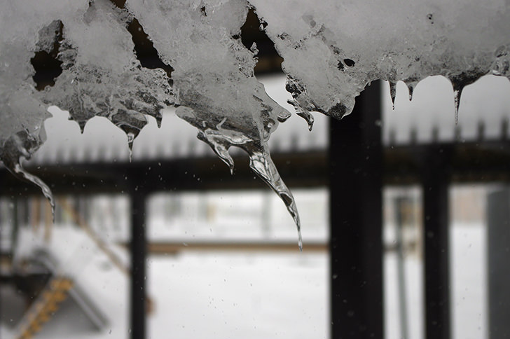 つらら(氷柱)のフリー写真素材