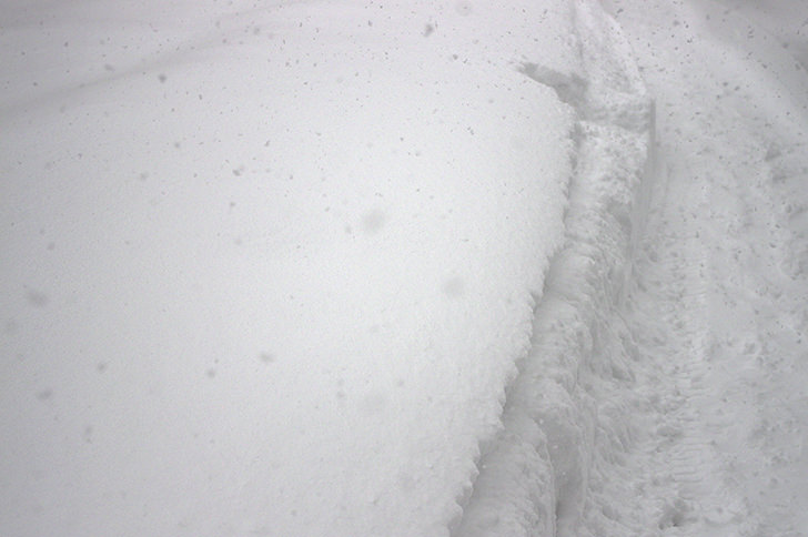 雪道のフリー写真素材