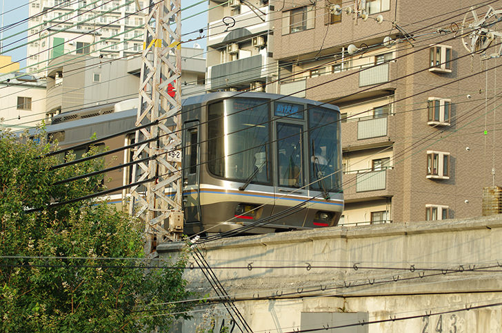 JR神戸線　新快速のフリー写真素材