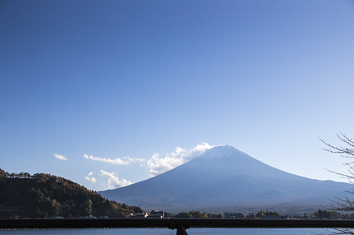 河口湖からみた富士山のフリー写真素材