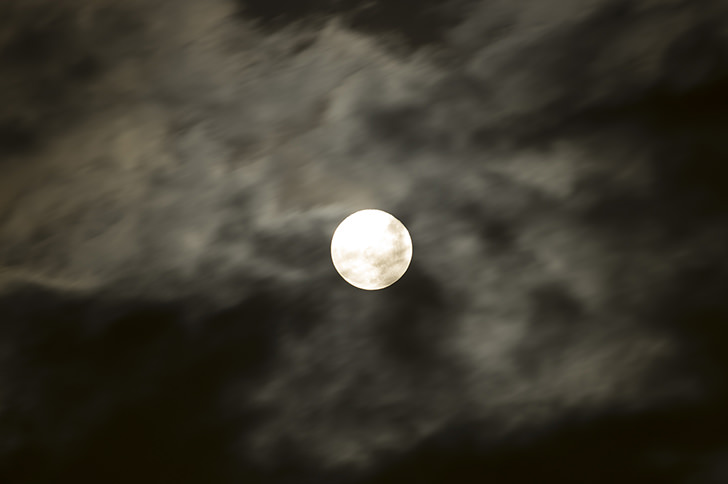 月の商用利用可能なフリー写真素材