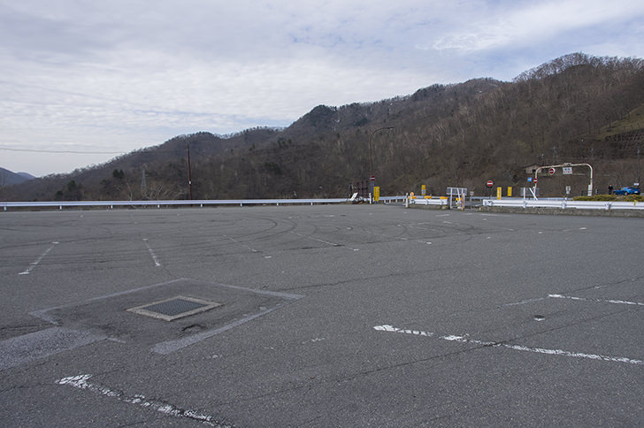 明智平の駐車場の商用利用可フリー写真素材4735 フォトック