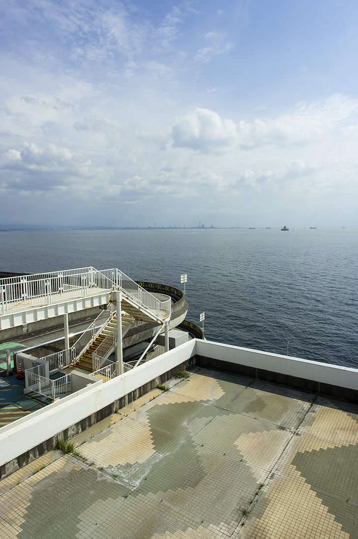 海ほたるから見える東京湾のフリー写真素材