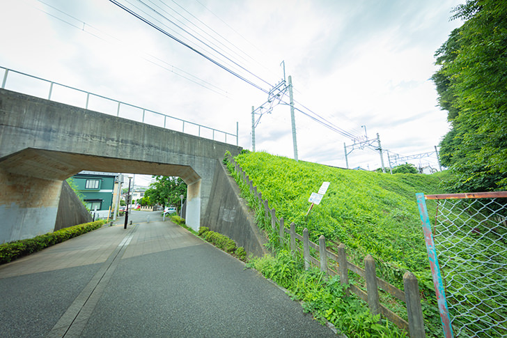 国分寺付近・西武国分寺線陸橋のフリー写真素材