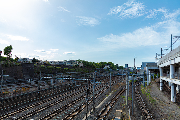 日暮里駅周辺の線路のフリー写真素材