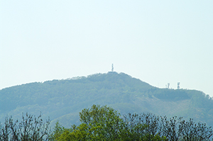 羊ヶ丘展望台から見える藻岩山のフリー写真素材