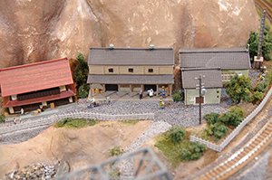 建物と線路の模型のフリー写真素材