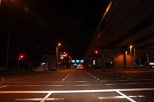 夜の道路のフリー写真素材