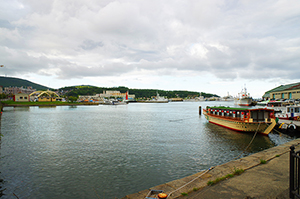 小樽の海と屋形船のフリー写真素材