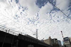 新橋駅付近の空のフリー写真素材