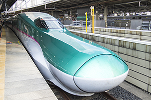 東北新幹線E5系「はやぶさ」のフリー写真素材