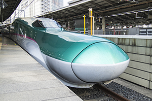 東北新幹線E5系「はやぶさ」のフリー写真素材