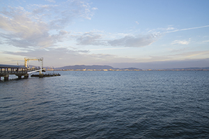 海の中道から見た博多湾のフリー写真素材
