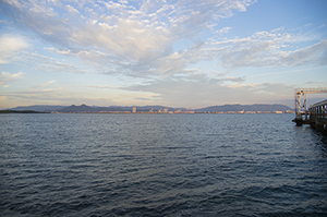 海の中道から見た博多湾のフリー写真素材