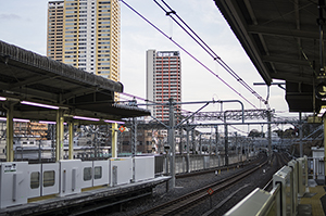 西日暮里駅ホームのフリー写真素材