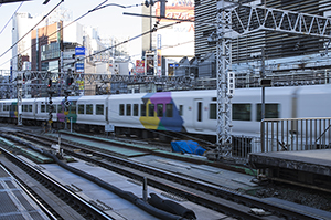 新宿駅のE257系のフリー写真素材