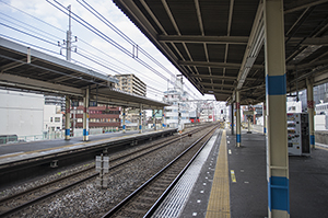 船橋駅ホームのフリー写真素材
