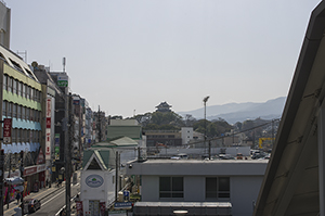 小田原駅前から見える小田原城のフリー写真素材