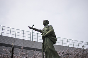 勝海舟の銅像のフリー写真素材