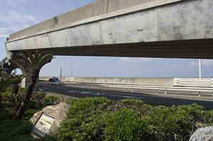 海ほたる内の高速道路のフリー写真素材