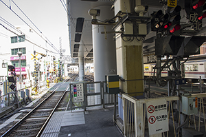 京成高砂駅ホームのフリー写真素材