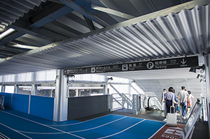 成田空港第3ターミナル出口付近のフリー写真素材