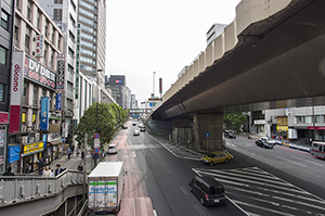 渋谷の街並と道路のフリー写真素材