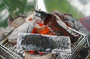 バーベキュー用木炭のフリー写真素材