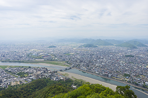 岐阜城天守から見る岐阜市街と長良川のフリー写真素材