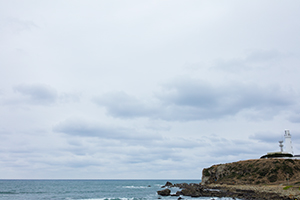 君ケ浜しおさい公園から見える犬吠埼灯台のフリー写真素材