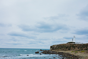 君ケ浜海岸から見える犬吠埼灯台のフリー写真素材