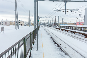冬のあいの里教育大駅ホームのフリー写真素材