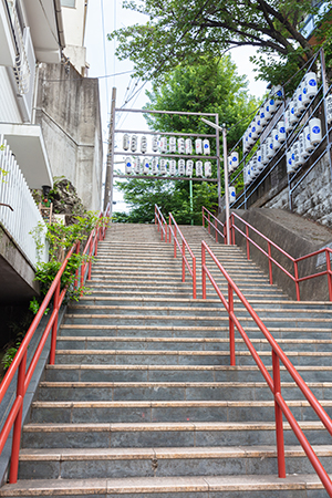 須賀神社の階段のフリー写真素材