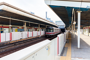 丸ノ内線四ツ谷駅ホームのフリー写真素材