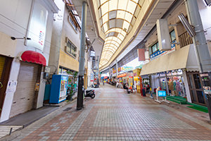 那覇国際通り周辺の商店街のフリー写真素材