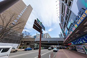 札幌駅北口周辺 樽川通のフリー写真素材